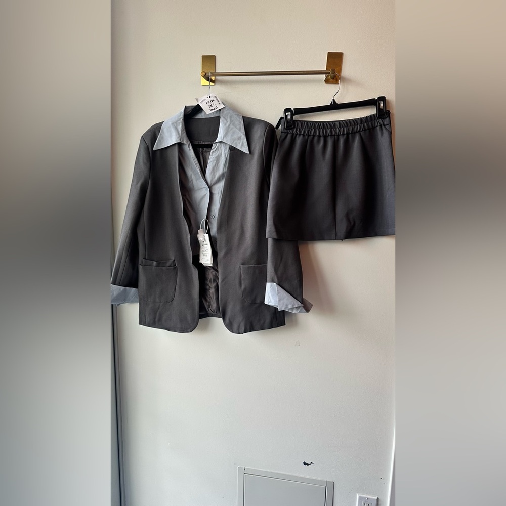 NWT BOUTIQUE Gray Blazer + Skirt Set w/ Built-In Shirt Detail, Size S | 0992